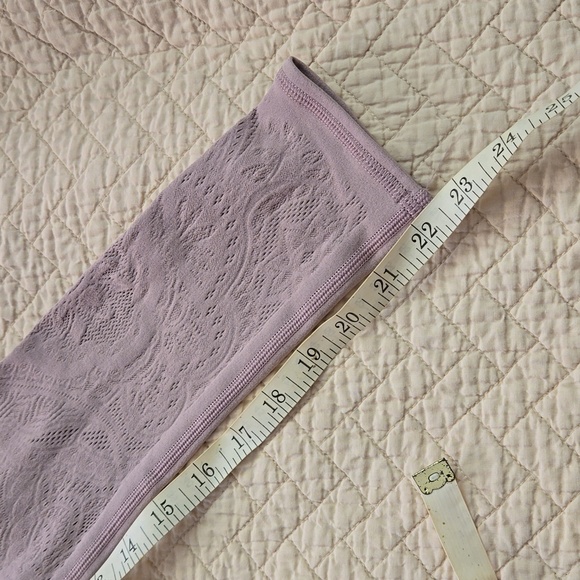 Lululemon Reveal Crop Pink - Picture 5 of 6